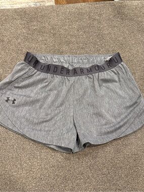 Under Armour Athletic Shorts size Large